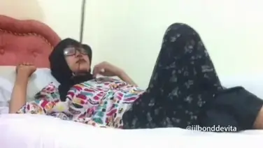 ABG Jilbonddevita 3 Twitter Ngentot Liar Memek Basah Banjir