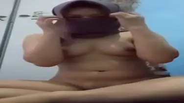 Bokep Indo Cewek Berjilbab Colmek di Kosan