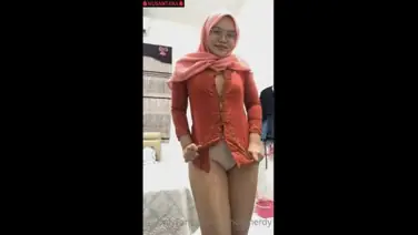 Jilbab Pink Belajar Main Jari Sampai Banjir Liar